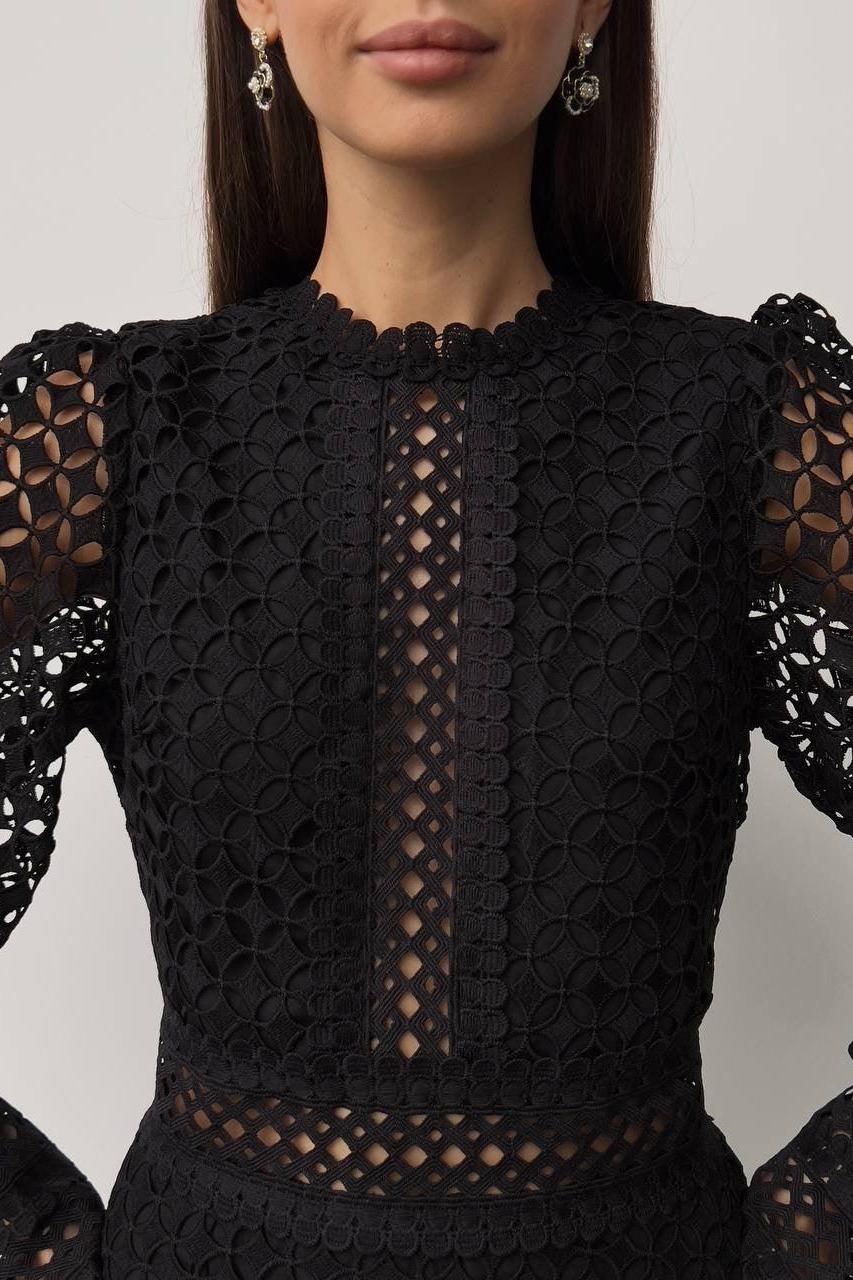 Solid Lace Lantern Sleeve Midi Dress